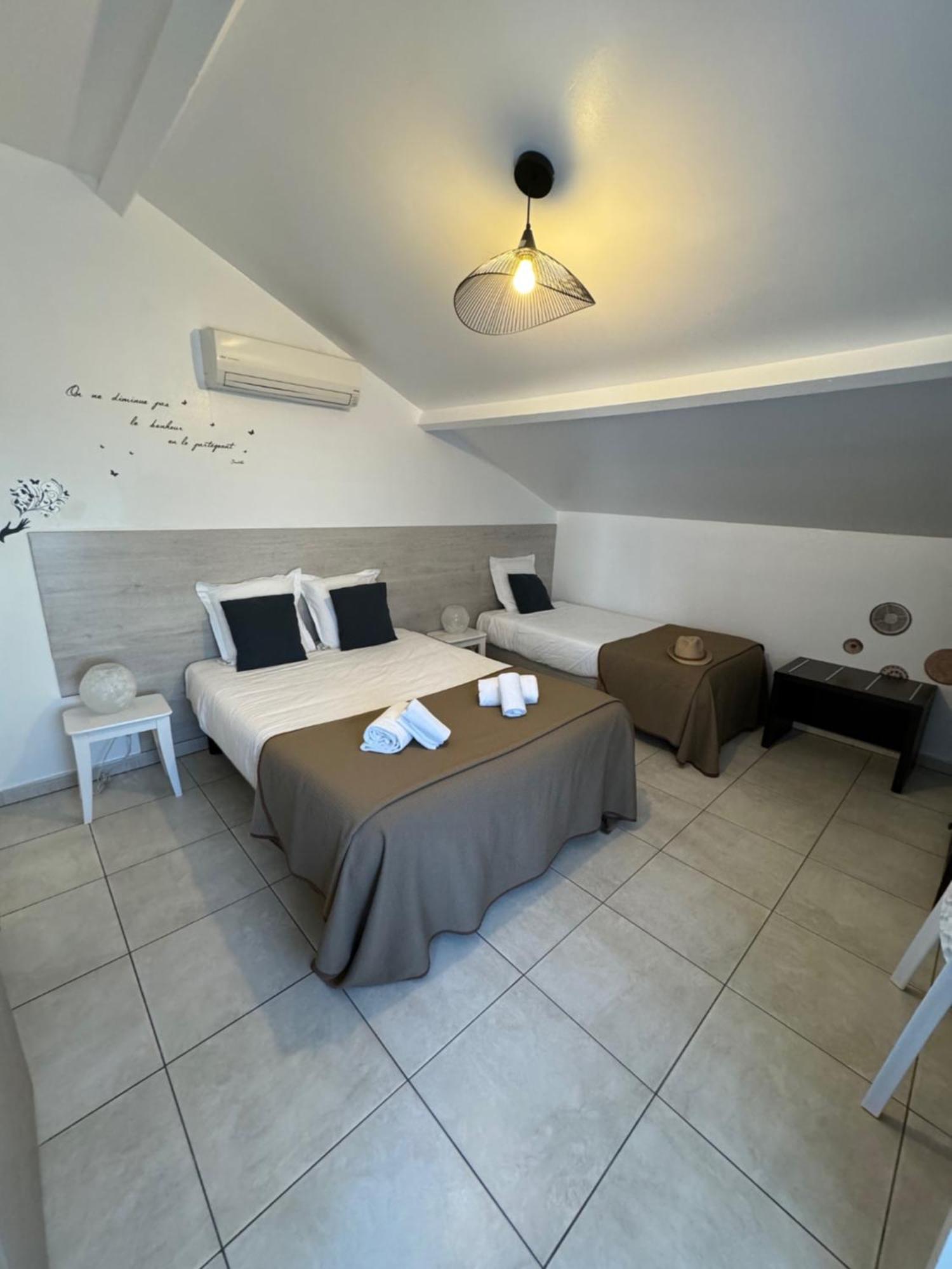 Hotel Le Medieval Эг-Морт Экстерьер фото