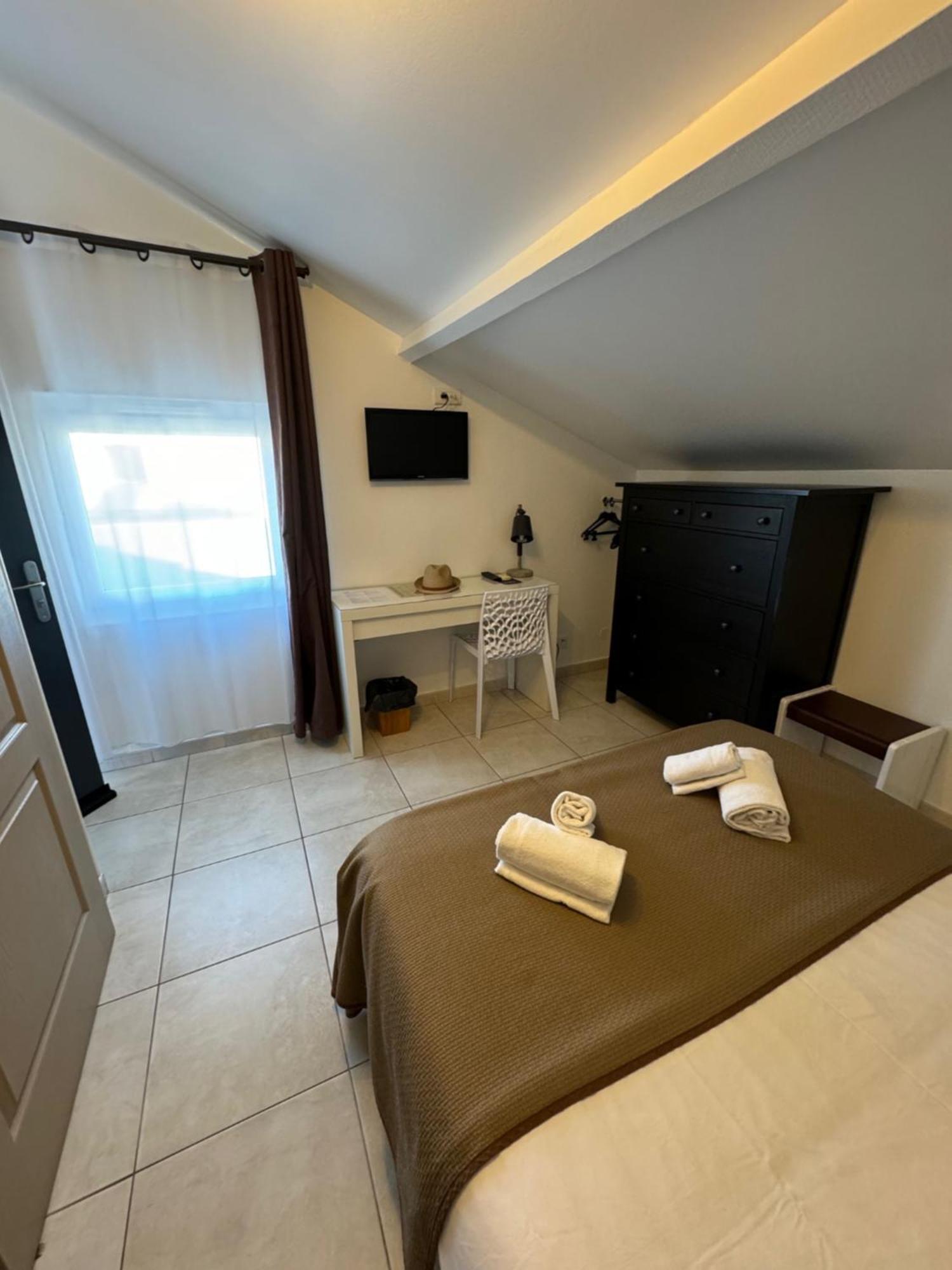 Hotel Le Medieval Эг-Морт Экстерьер фото